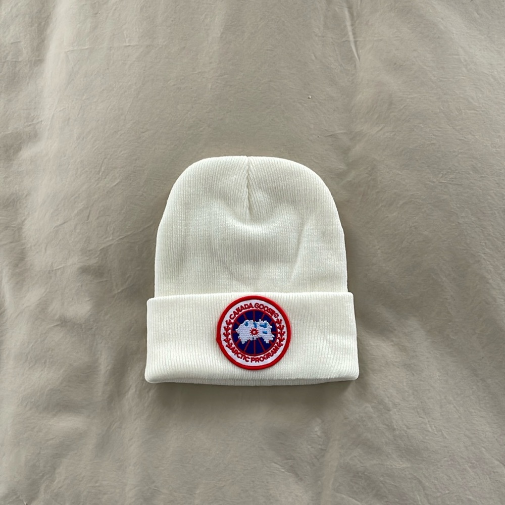 Beanie, white, Canada style
